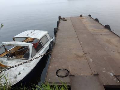 В Башкирии на Кармановском водохранилище мужчина на моторной лодке врезался в понтон