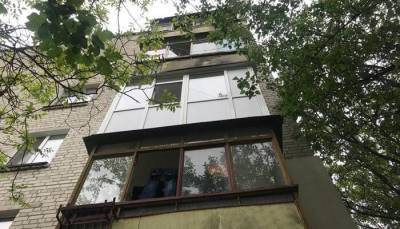В Черкассах 4-летний ребенок чудом не выпал из окна 4 этажа пока мама зарабатывала проституцией, фото, видео - ТЕЛЕГРАФ