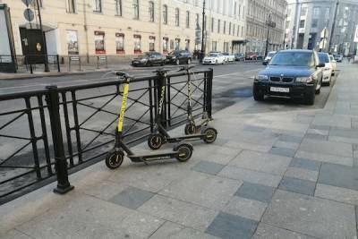 В Петербурге запретили оставлять электросамокаты в центре города