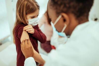 Родители в ужасе: огромные штрафы за отказ от вакцинации детей от коронавируса