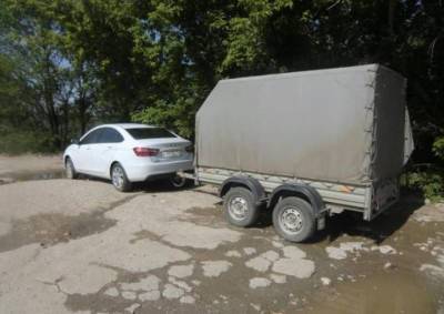 Тела девочки-подростка и 31-летнего мужчины нашли в машине в Волгограде