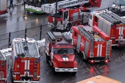 В Москве на парковке сгорели четыре автомобиля