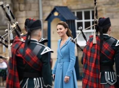 принц Уильям - Кейт Миддлтон - Кейт Миддлтон продемонстрировала стройные ноги в рабочей поездке в Шотландии - bimru.ru - Шотландия - Эдинбург