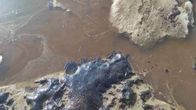 В Иркутской области при буксировке танкера нефть попала в реку Лена