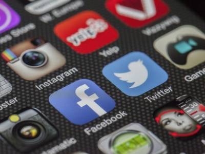 Александр Хинштейн - В Госдуме одобрили закон об ужесточении контроля над Facebook и Twitter - rosbalt.ru