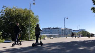Власти Петербурга откроют центр по вопросам использования кикшеринговых самокатов