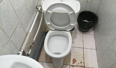 В Тюмени ищут самый страшный школьный туалет, его могут отремонтировать бесплатно