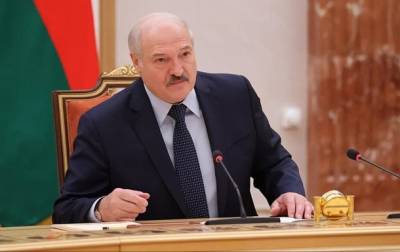 Лукашенко намерен поставить на границе палатки для вакцинации иностранцев