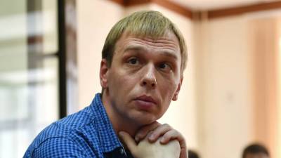 Суд взыскал с экс-полицейских по делу Голунова по 1 млн рублей