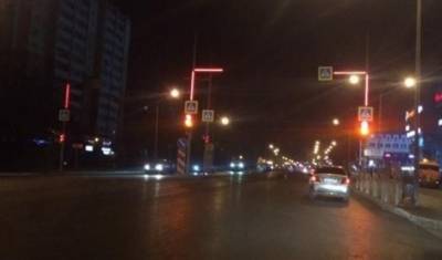 В Тюмени около ТЦ Колумб на светофоре установили светодиодную подсветку
