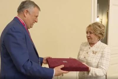 Валентину Матвиенко наградили высшим знаком отличия Ленобласти