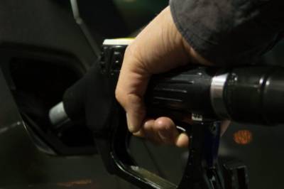 Белоруссия приостановила поставки бензина на Украину