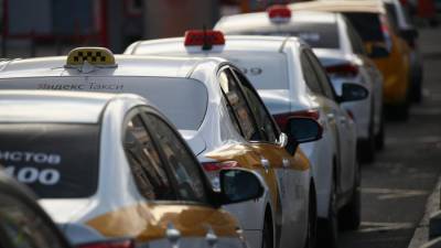 Водители такси в Москве стали получать цифровые профили