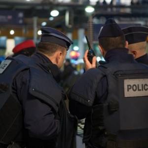 Во Франции напали с ножом на полицейскую: начата спецоперация