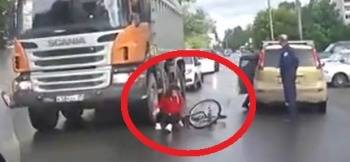 Жестокое ДТП в Вологде: велосипедистка оказалась под колесами Ниссана на ул.Петина