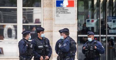 Напавшего на сотрудницу полиции во Франции задержали