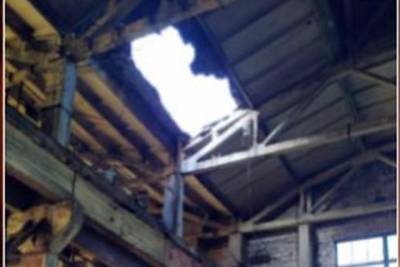 На прекратившем работу АМК обвалилась крыша вагонного депо