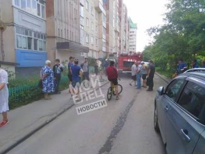На улице Коммунаров в Ельце сгорела квартира