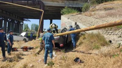 Столкнулись и упали с моста: в ДТП в Керчи погиб водитель