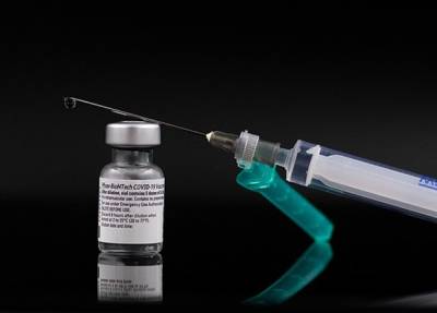 Вакцина от Pfizer показала стопроцентную эффективность у подростков
