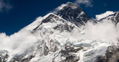 Альпинисты из США и Гонконга установили два новых рекорда на Эвересте