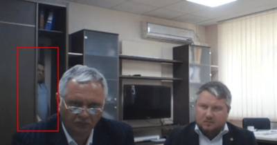 В Крыму во время онлайн-совещания с Аксеновым "из шкафа" вышел человек (видео)