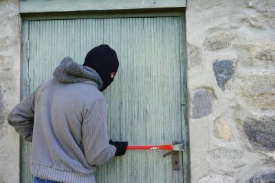 В Смоленске задержали воров-домушников по сообщению бдительного соседа