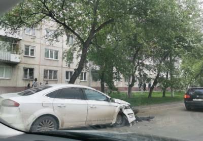 ДТП частично заблокировало движение в центре Кемерова