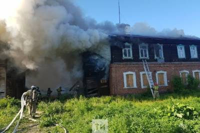В очередной раз загорелся дом в исторических Полукамушках в Зеленодольске