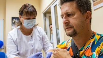 В Крым поступила первая партия вакцины "КовиВак"