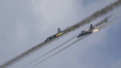 Российская авиация возобновила интенсивные удары по ИГИЛ в сирийской пустыне