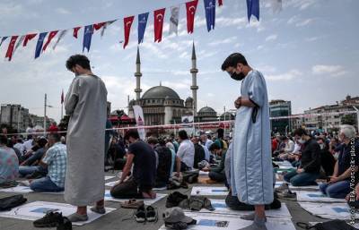 Эрдоган открыл третью по величине мечеть Стамбула