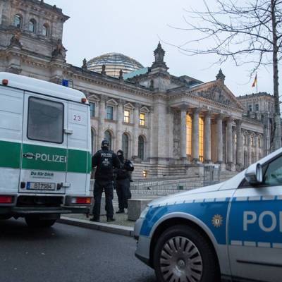 Полиция немецкого Гамбурга открыла огонь по вооруженному ножом мужчине