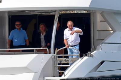 Путин окунул в море прилетевшего «с фронта» Лукашенко