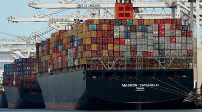 В Суэцком канале сняли с мели контейнеровоз Maersk Emerald с заглохшим двигателем