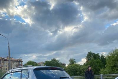 Шкода и БМВ столкнулись на Ольгинском мосту в Пскове