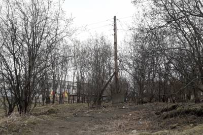 В Мурманске ищут владельцев сетей электроснабжения на улице Халтурина