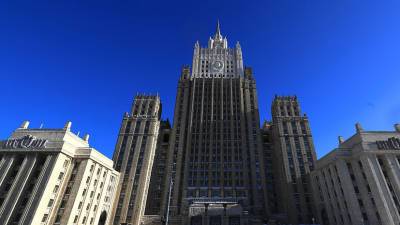 «Грубое нарушение конвенции о дипломатических сношениях»: Москва выразила протест из-за акции у посольства РФ в Киеве