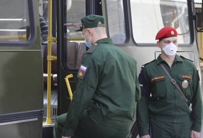 Более 500 призывников из Петербурга и Ленобласти отправились на военную службу