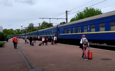 "Укрзалізниця" запустила два нові потяги до узбережжя Азовського моря