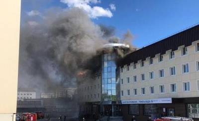 В тюменском бизнес-центре начался пожар