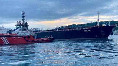 Пролив Босфор в районе Стамбула заблокирован из-за авария танкера