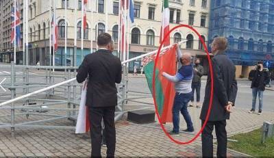 В преступлении с надругательством над белорусским флагом в Риге...