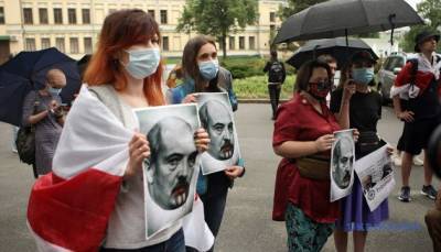 В Киеве прошла акция в поддержку санкций против Лукашенко и предприятий Белоруссии