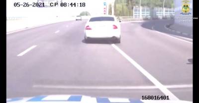 Need for Speed в Сочи: Водитель "мерседеса" устроил заезд с тараном полицейской машины