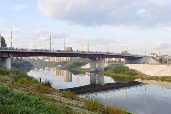 В Вологде женщина едва не упала с моста