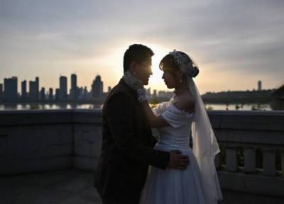 Две женщины завели 19 мужей и заработали десятки миллионов на фальшивых свадьбах