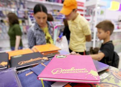 Минтруд назвал сроки приема заявок на разовую выплату в 10 тысяч рублей для школьников