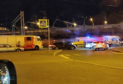 Водителя каршеринга госпитализировали после ночного ДТП на юге Петербурга
