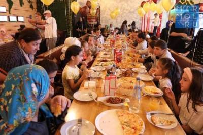 Единороссы Дагестана провели благотворительный вечер для детей-сирот Хасавюрта